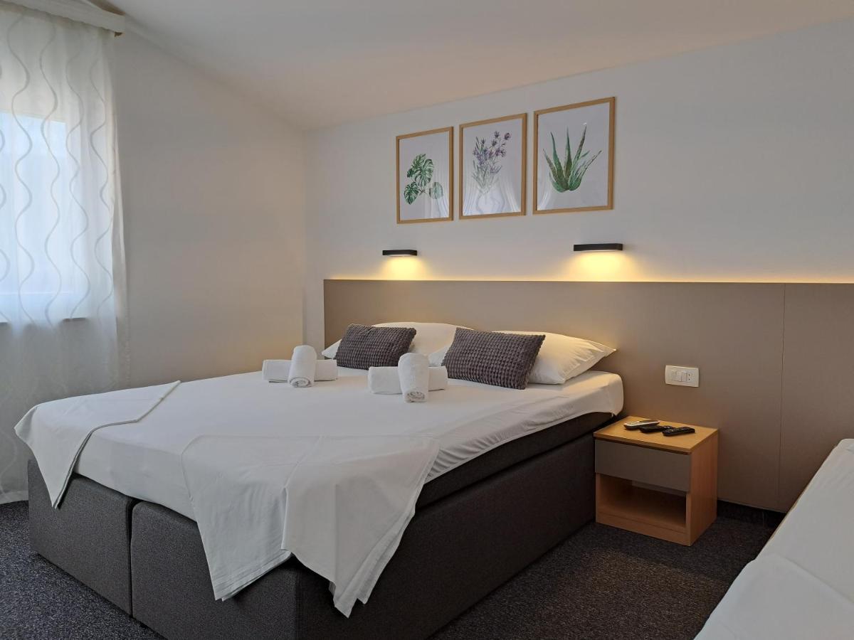 Rooms Zvonimir Stobreč Zewnętrze zdjęcie